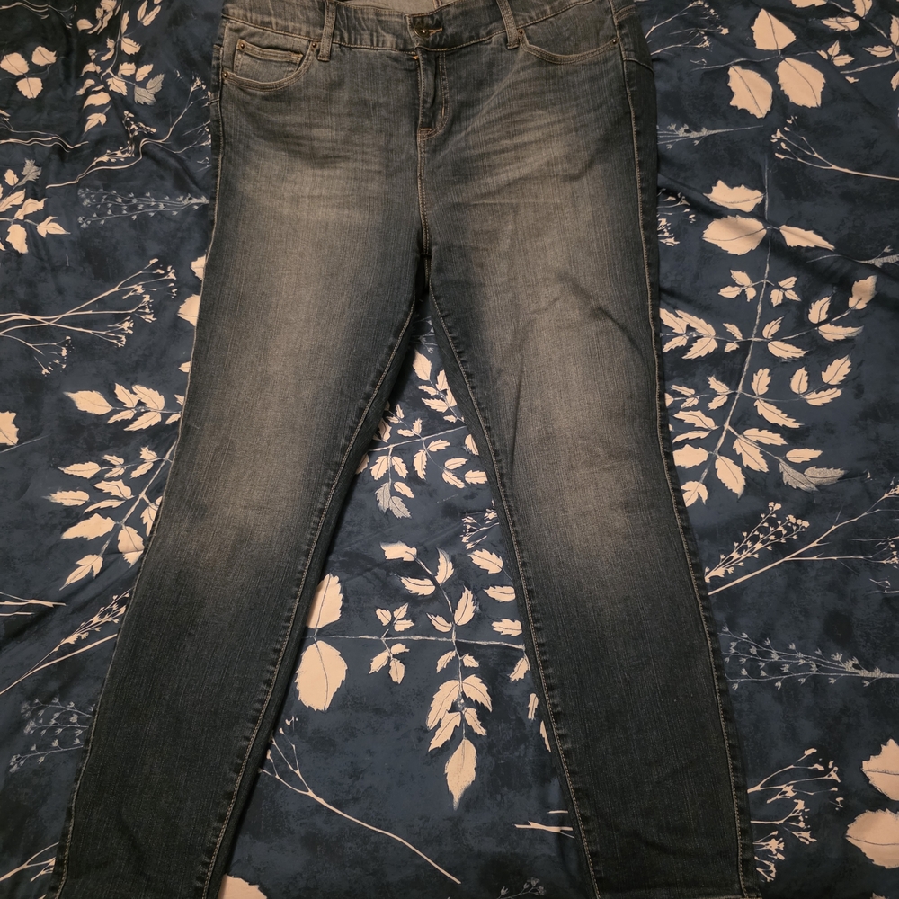 Torrid Medium Wash BOMBSHELL Skinny Jeans
